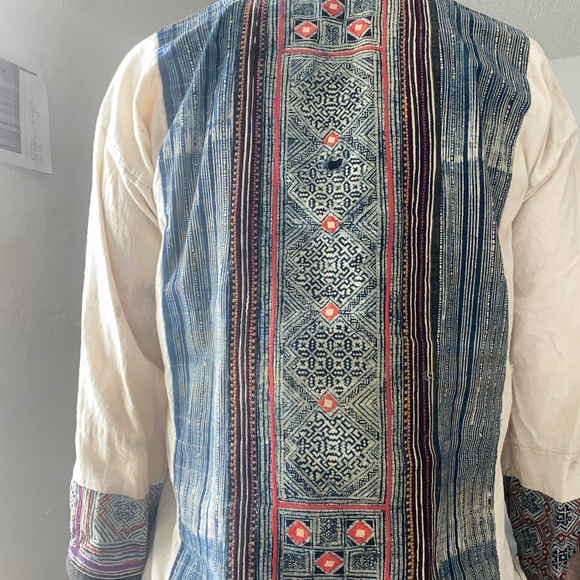 Handmade one of a kind embroidered shirt. Unisex. Cotton. - Picture 2 of 4